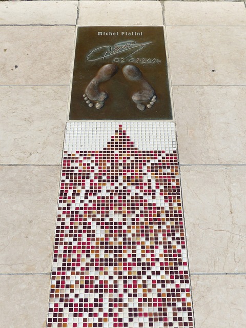 动却极少被 动却极少被